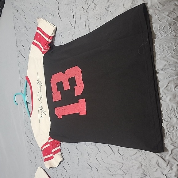 RED Taylor Swift S Tee - Picture 3 of 3